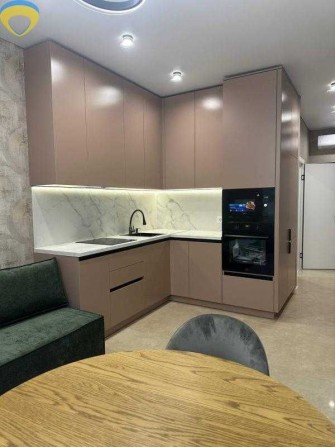 1-комнатная квартира с ремонтом и балконом в ЖК Kador City на Краснова. - фото 1