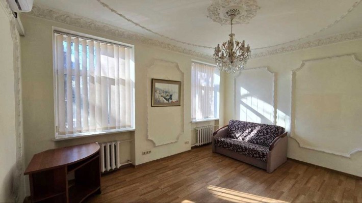 Редкое предложение. 3х комнатная сталинка в центре. - фото 1