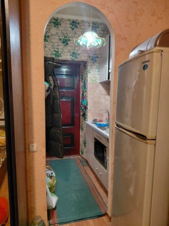 Срочно продам гостинку с балконом и санузлом.(404884) - фото 1