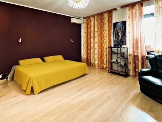 Центр , Університет ,  велика 2к квартира, перший поверх ( 81652) Харьков