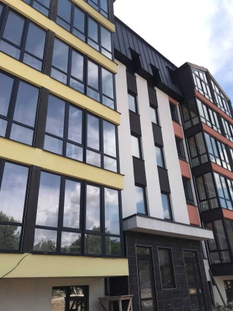 Продам евродвушку в малоэтажном доме с лифтом. - фото 1