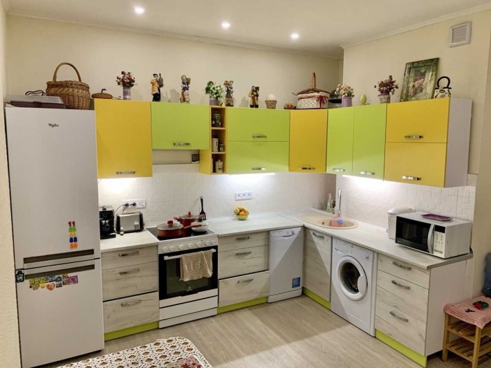 3 комнатная 92 кв.м ЖК "Уютный" с ремонтом и мебелью! Срочная продажа - фото 1