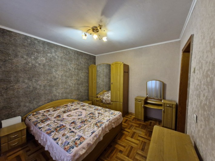 Сдам 3 кімнати  дівчатам  5хв.ход м Осокорки !набирайте Актуально!!! - фото 1