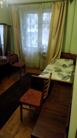 Кімната вул.Золота(р-н центру)Вільна.Може бути для 2-х. - фото 1