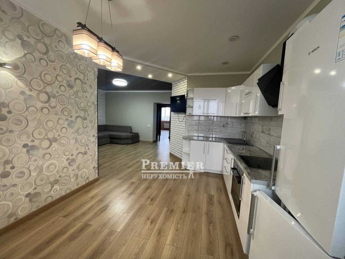 Продам 2-кімнатну квартиру 83 м² з ремонтом у новому будинку на Таїрова - фото 1