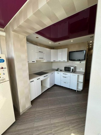 Центр! Продам 1 комн. квартиру с ремонтом, мебелью и техникой РА - фото 1