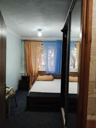 Сдам комнату в коммуне на Варненской возле парка с ремонтом. - фото 1