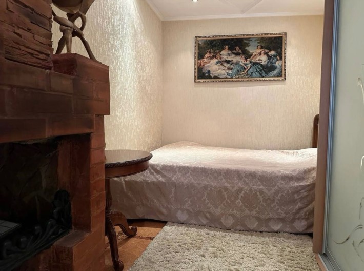 Одна кімната в оренду в центрі (тільки для дівчат) - фото 1