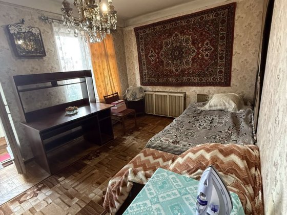 Здається кімната біля метро Лісова