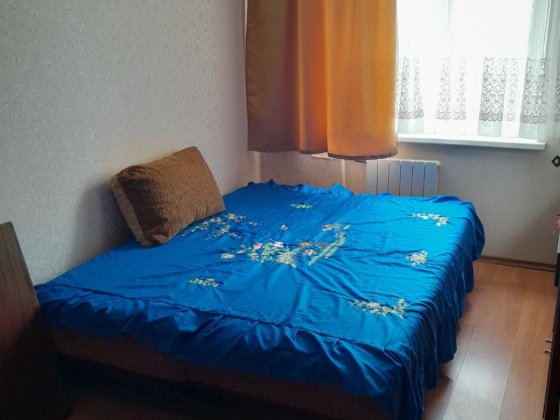 Здається кімната на Володимира Івасюка 44, метро Героїв Дніпра 10 хв.