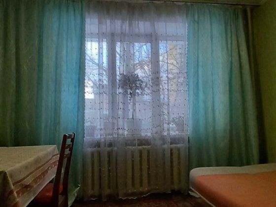 Здаю  окрему  кімнату  на ст.м.  Вокзальна  7-10  хвилин.