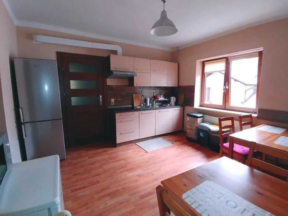 1500 грн. місяць проживання місце в кімнаті метро Вирлиця у Києві! Є вільні місця.