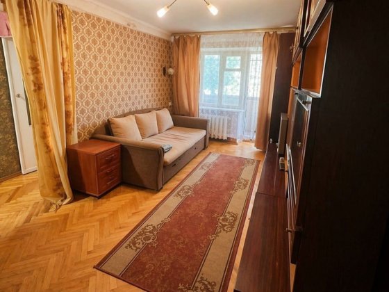 Продається 3-х кімнатна квартира 58м2, з вул. Ружинська 14 
Шевченківський район. Київ