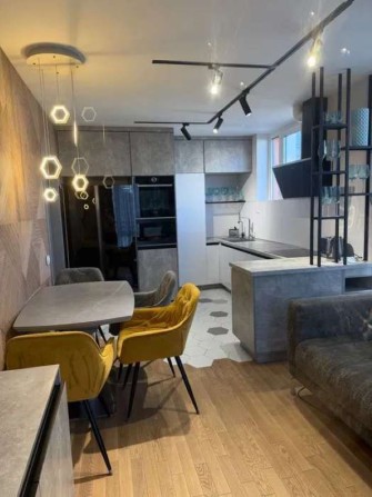 Продаж 2-к квартири вул.  Дніпровська набережна 16д - фото 1