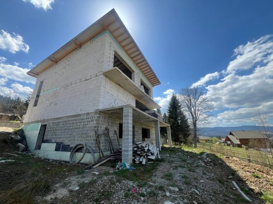 Продаж трьох будинків у Ворохті