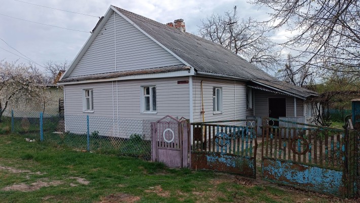 Здам 4х кімнатну хату без зручностей, є газ, світло, вода, великий сад та город - фото 1