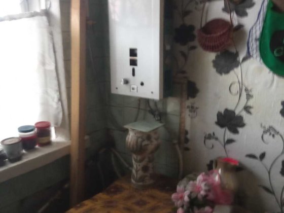 Здається частина будинку яка складається з 2х кімнат,  будинок на 2 половини простий стан, техніка м Славянск