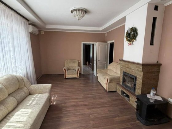 Сдаются 2 одноэтажных  дома 96 м2 и 43 м2 ,с хорошим современным ремонтом,на одном участке ,в мрн .Ч Слов'янськ