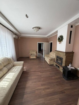 Сдаются 2 одноэтажных  дома 96 м2 и 43 м2 ,с хорошим современным ремонтом,на одном участке ,в мрн .Ч - фото 1