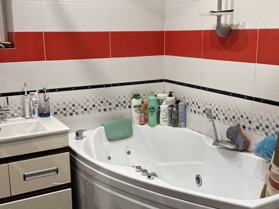 Будинок з подвір'ям