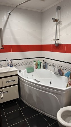 Будинок з подвір'ям - фото 1