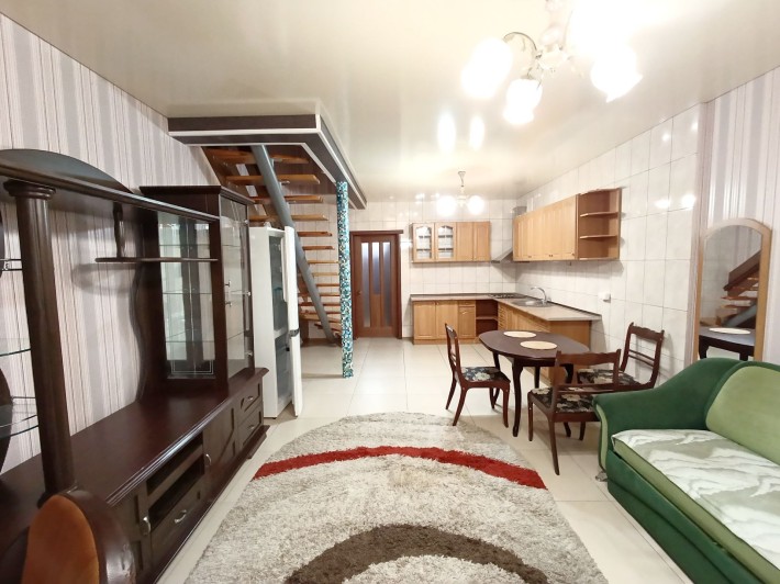 Таунхаус м. Ірпінь вул. Миколи Руденко, паркомісце, з твариною ТАК - фото 1