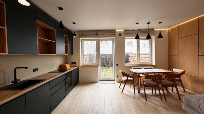 Оренда таунхаусу в топовій локації міста з усім необхідним для проживання - фото 1