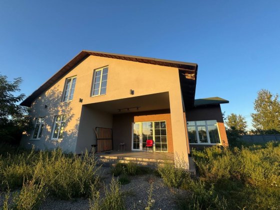 Новий будинок на озері в котеджному містечку Перемілля з берегом