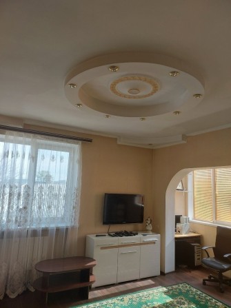 Сдам дом. ВХОДЯТ ВСЕ КОММУНАЛЬНЫЕ УСЛУГИ!! - фото 1