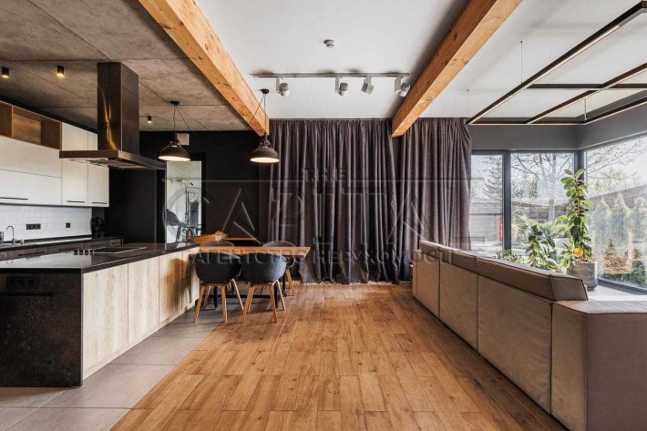 АВТОНОМНЫЙ ДОМ 5,5 кВт в Голосеевском районе в закрытом КГ Коник, премиальный дом с камином и тренаж - фото 1