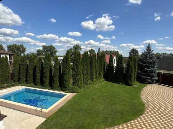 Пропонується в оренду будинок із басейном у межах міста, у масиві Водників,Голосіївський район Київ