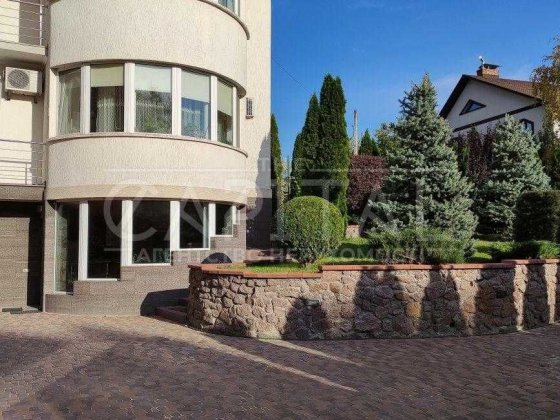 Оренда трьохповерхового будинку на Осокорках  між двома озерами Киев