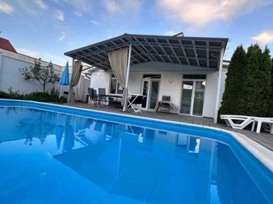 Аренда 4-ком Дом с Бассейном в Совиньоне. дом в поселке Совиньон