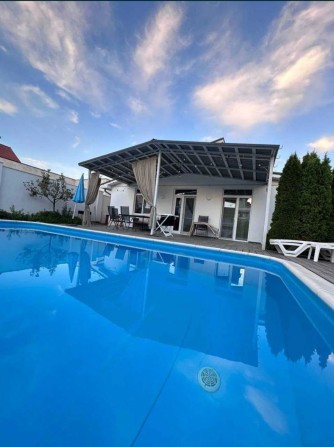 Аренда 4-ком Дом с Бассейном в Совиньоне. дом в поселке Совиньон - фото 1