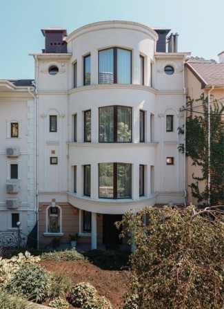 Стильный автономный дом в яхт клубе у моря - фото 1