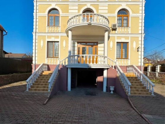 Без%Будинок центр Сирець,з укриттям, газом,генератором,інвертором в Києві,5 спален Київ