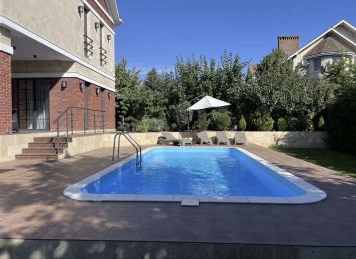 Аренда дома с бассейном в Совиньоне - фото 1