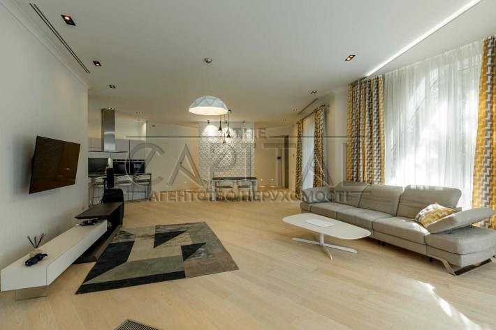 Аренда эксклюзивного дома с инвертором Софиевская Борщаговка ул. Сечевая Святошинский - фото 1