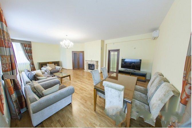 Дом в коттеджном городке с выходом на воду, Козин, Дамба - фото 1