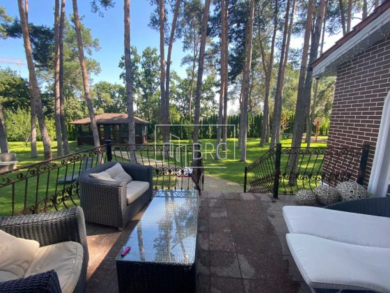 Аренда дома Французский городок с бассейном 3 спальни лес Козин без%