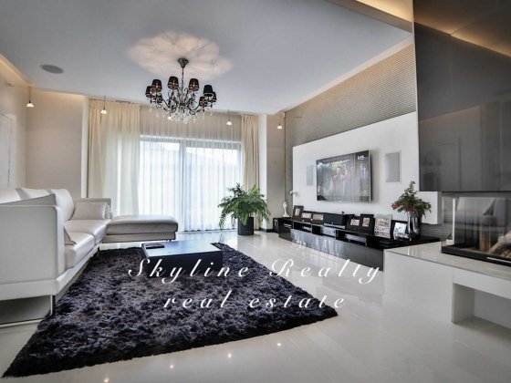 Сучасний будинок за ексклюзивним дизайнерським проектом в Козині Козин