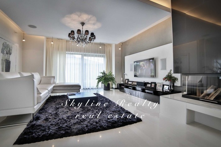 Сучасний будинок за ексклюзивним дизайнерським проектом в Козині - фото 1