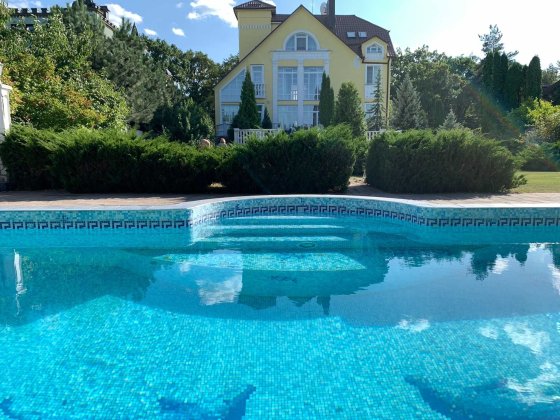 Оренда автономного будинку Лісники 492 м² 25 соток інвертор 16 кВт Лесники