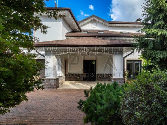 Здається в оренду стильний двоповерховий будинок з басейном сауною та власним виходом до лісу в Іван Иванковичи