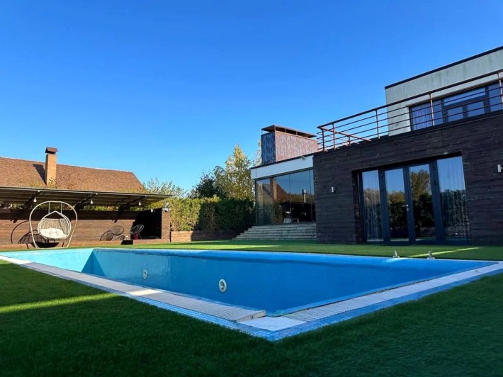 Сдам дом Плюти Козин с выходом на воду - фото 1