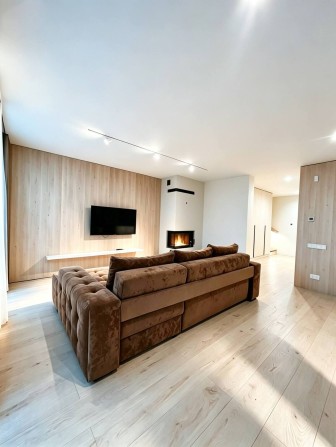 Оренда триповерхового котеджу у Брюховичах з власною терасою . - фото 1