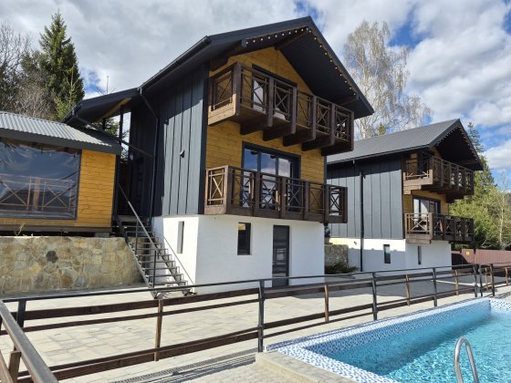 Котеджі Relax із теплим басейном  у Славську + сніданок Славское