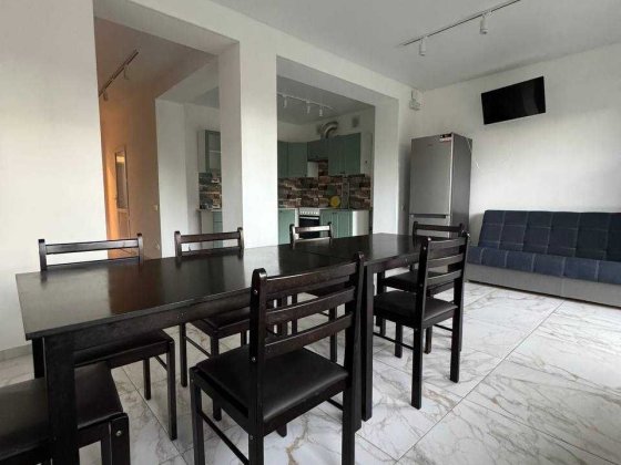 Довгострокова оренда будинку з власним двориком