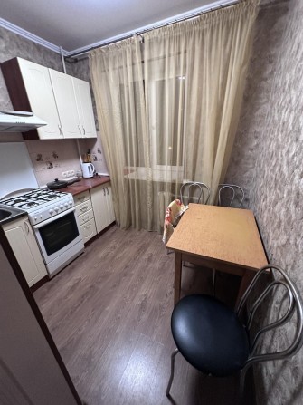 Сдам 2 ком квартиру на 1-2 мес - фото 1