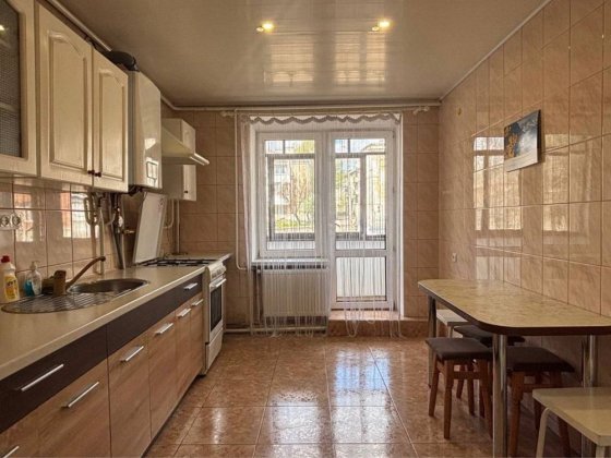 Здам 3-кімнатну з індивідуальним опаленням квартиру на тривалий термін Каменец-Подольский